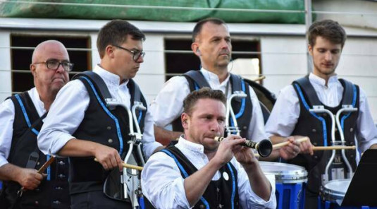 Le Bagad de Nantes fait vibrer Chantenay avant Lorient !
